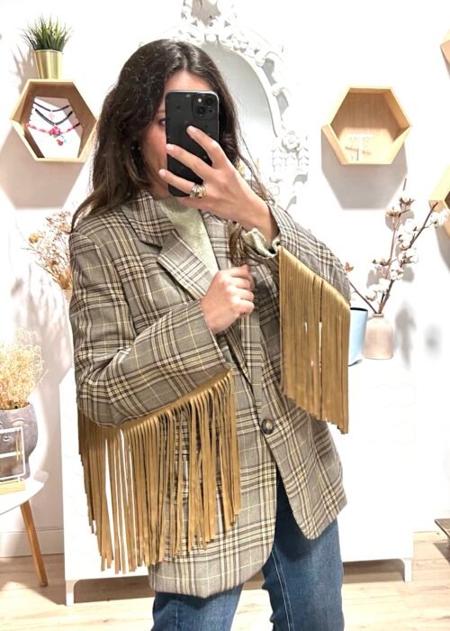 Blazer de cuadros con flecos