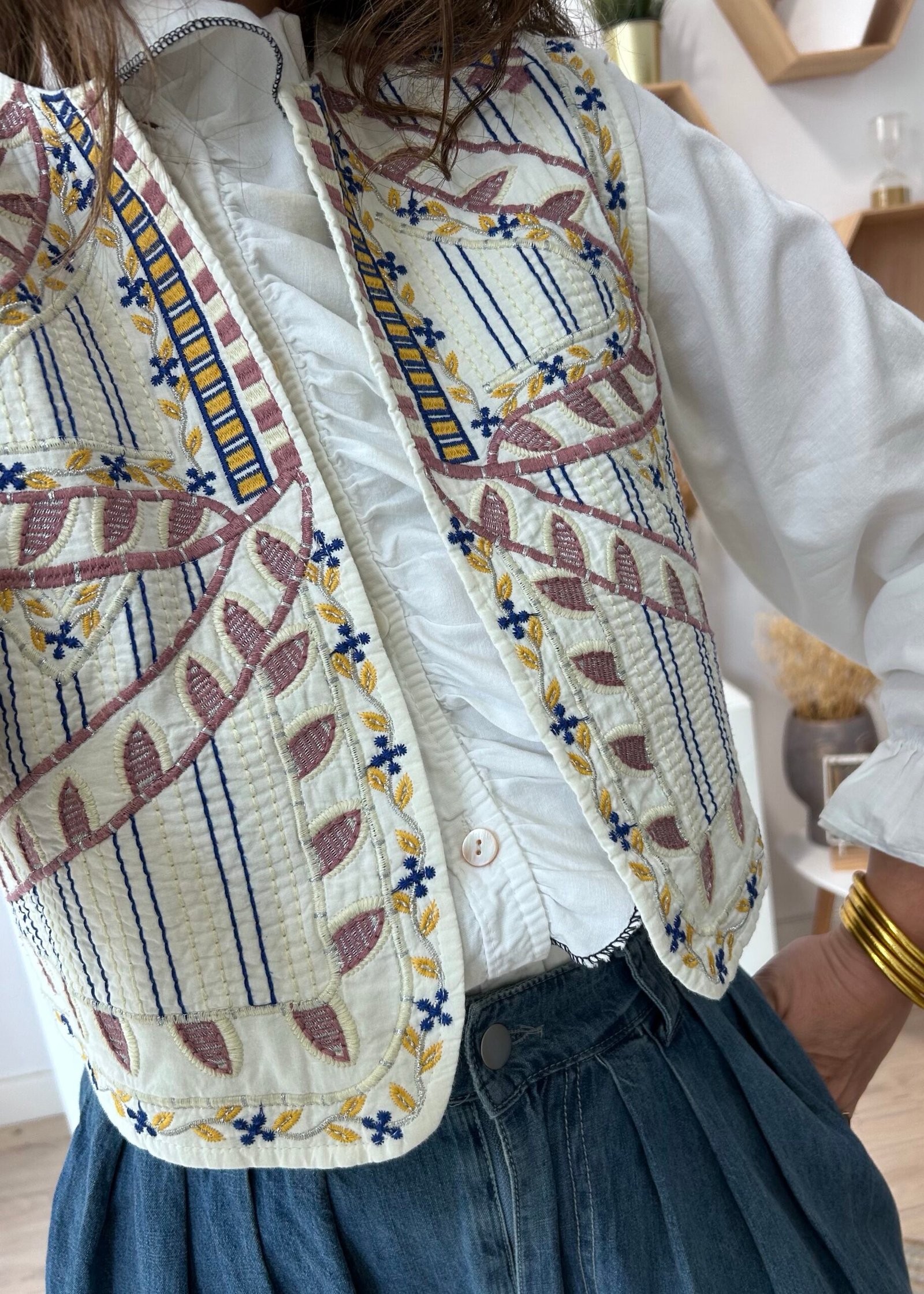 Chaleco bordado étnico - Imagen 2